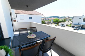 Apartment Laura with free parking +balcony